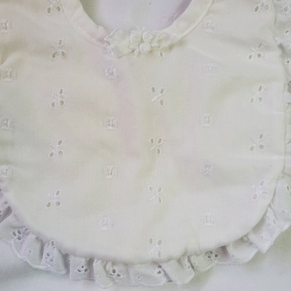 VTG‎ Alexis White Eyelet Scalloped Baby Bib Made In Usa
